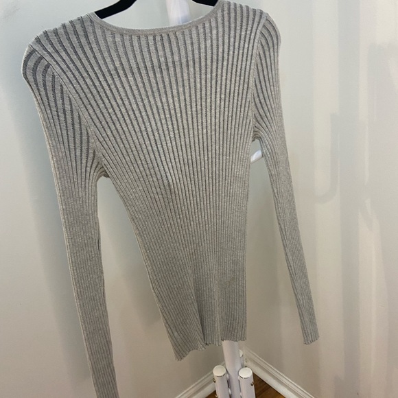 Express Ribbed V-Neck Sweater in Gray Womens Size Medium - Picture 3 of 4